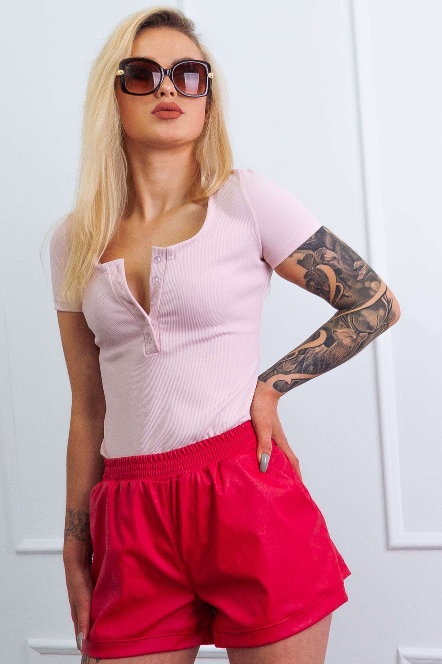 T-shirt prążkowany z guzikami różowy Danny com pl 1