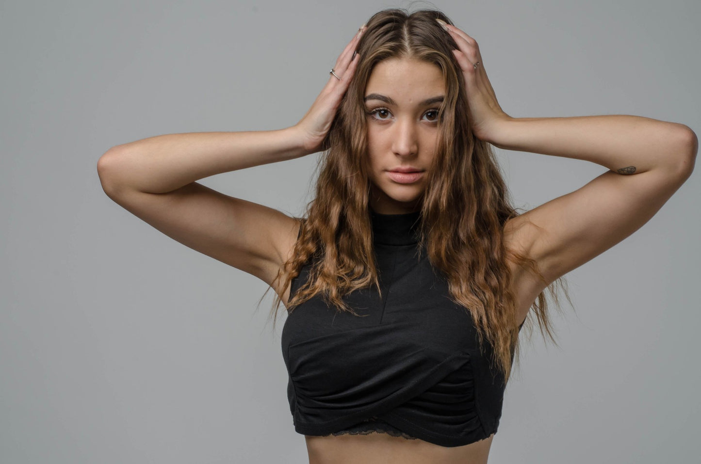 Skrzyżowany Crop - top damski czarny S21 - DANNY