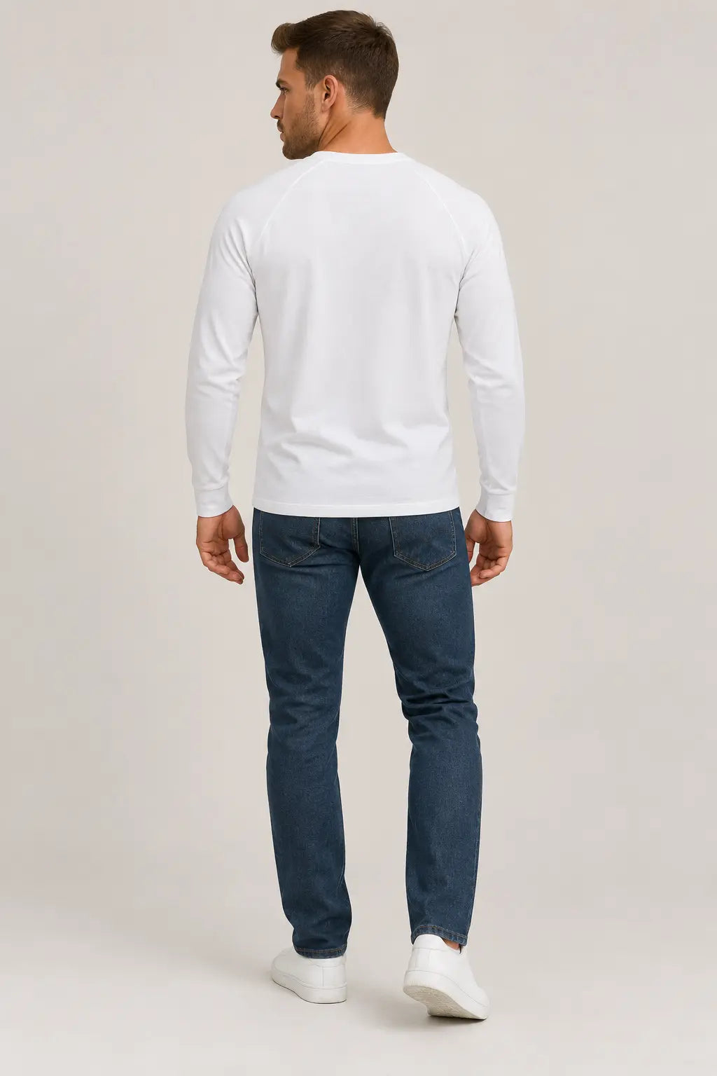 Biały longsleeve męski z raglanowymi rękawami – widok z tyłu DANNY