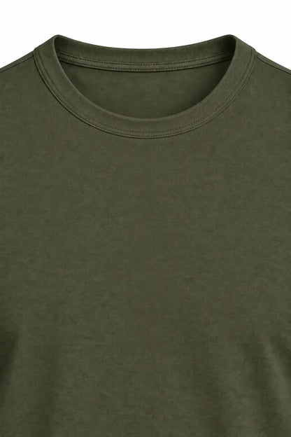 Okrągły dekolt T-shirtu męskiego Basic Slim Olive2 DANNY – detal