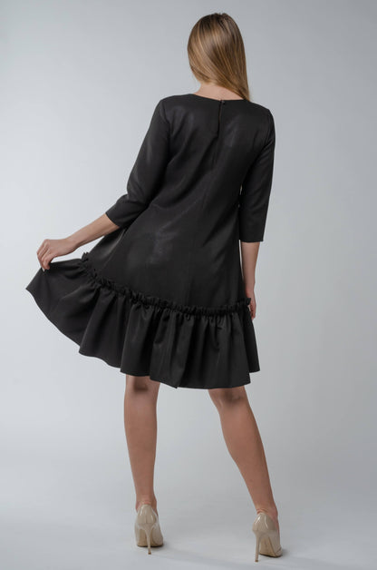 Czarna trapezowa sukienka litera A z falbaną S50