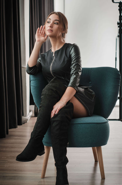 Czarna mini sukienka z ekoskórzanymi rękawami S39