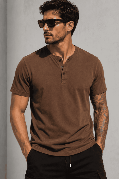 T-shirt henley brązowy street