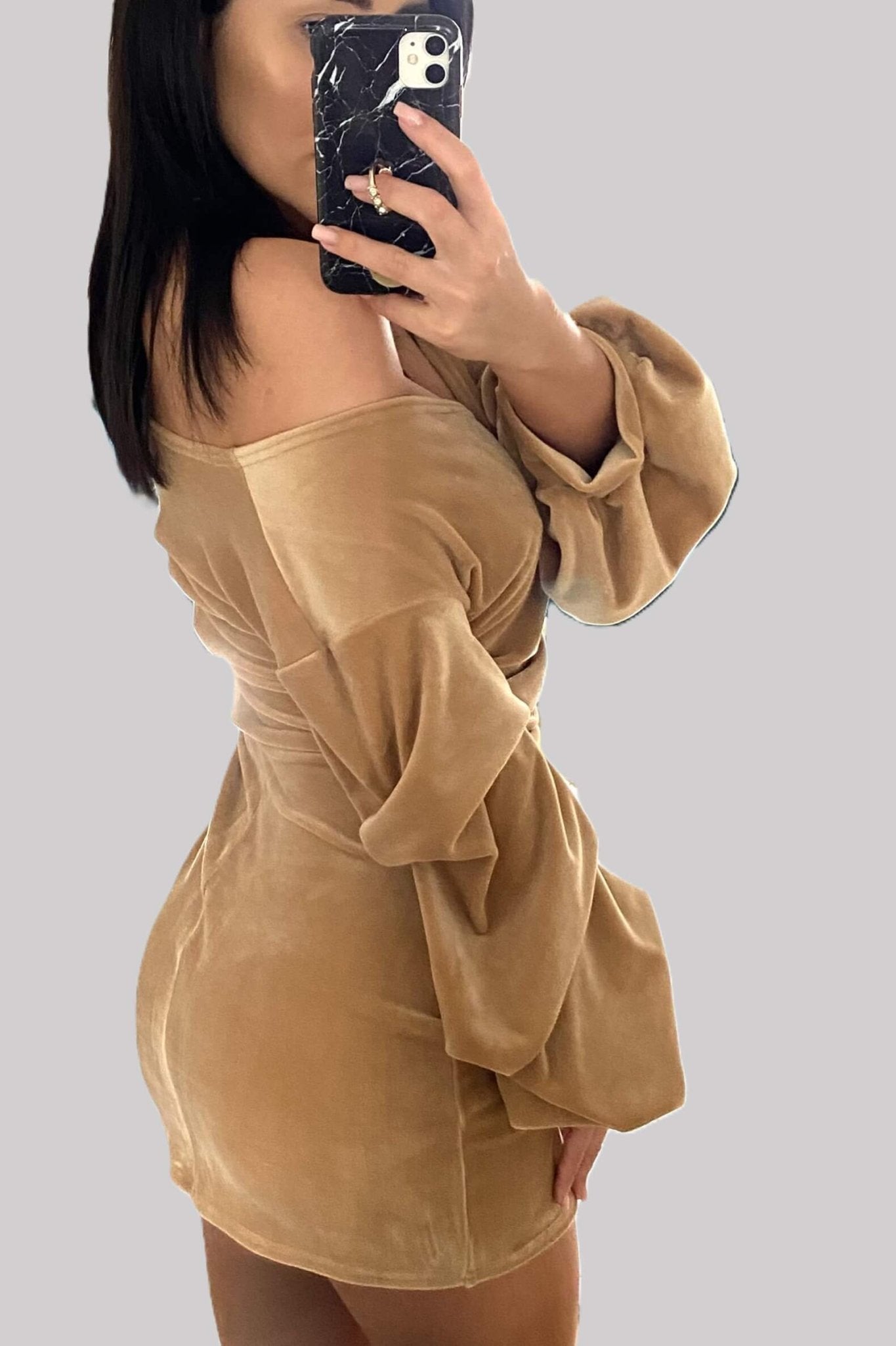 Beżowa welurowa sukienka mini z bufiastymi rękawami S3 - DANNY