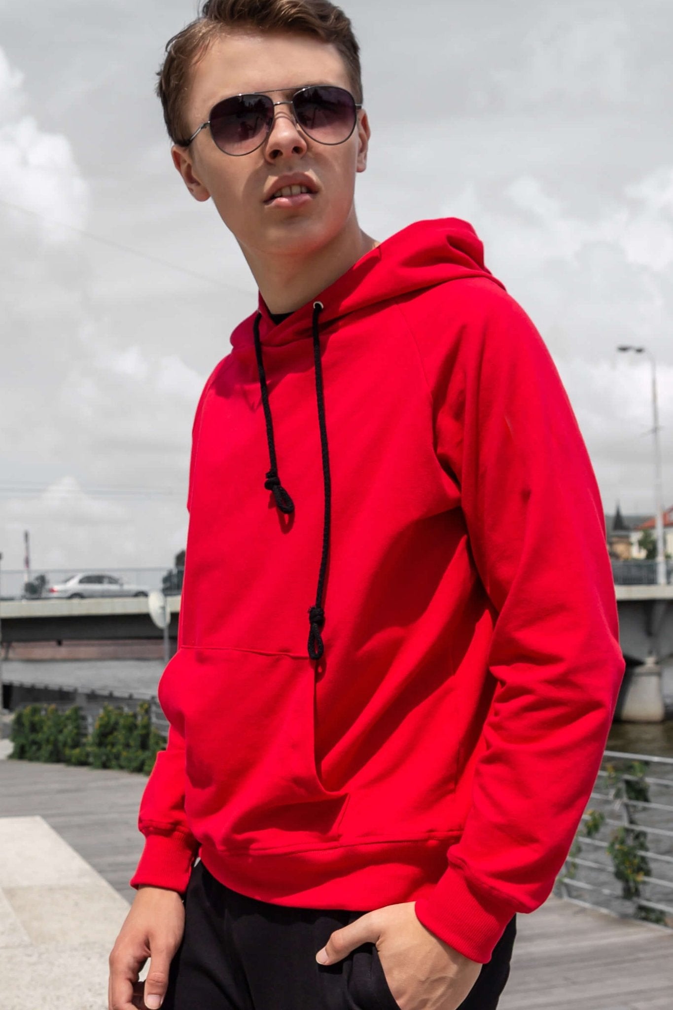 Bluza męska z kapturem kangurka czerwona W5101 - DANNY