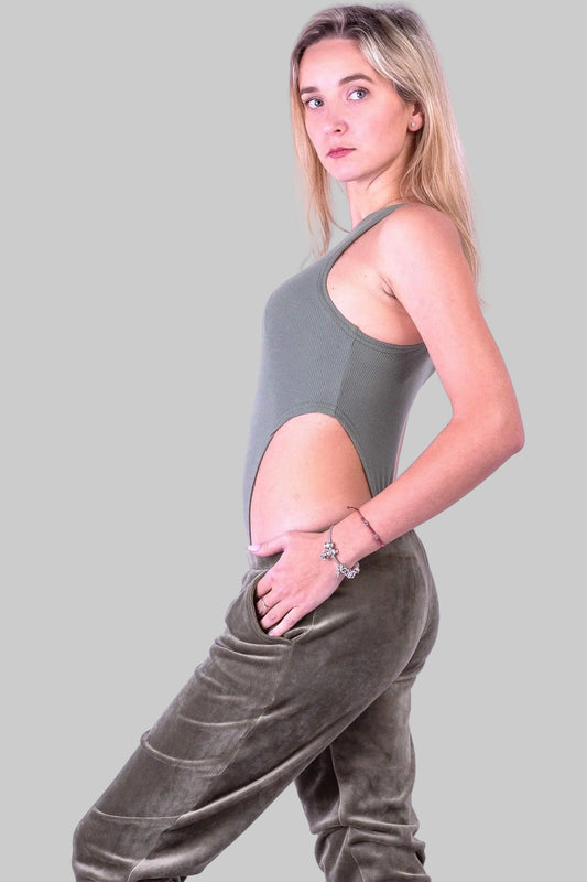 Oliwkowe body damskie z wysokim wycięciem S114 Mój sklep