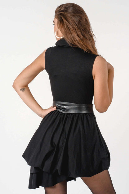 Czarna asymetryczna sukienka ze skórzanym pasem Glam Rock S62 - DANNY