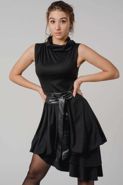 Czarna asymetryczna sukienka ze skórzanym pasem Glam Rock S62 - DANNY
