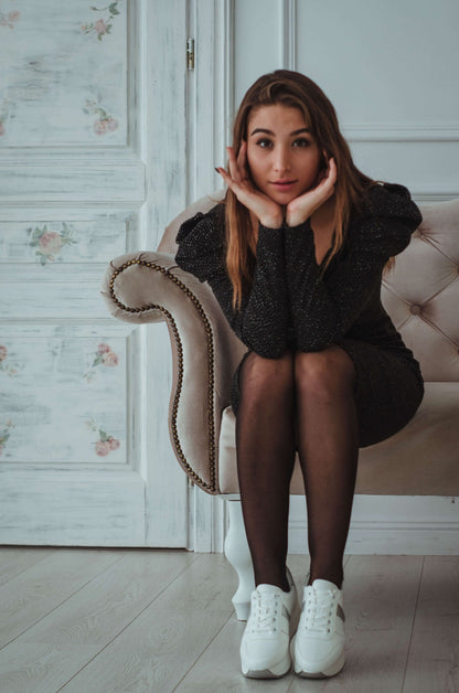 Czarna dopasowana sukienka midi z bufistymi rękawami S29 - DANNY