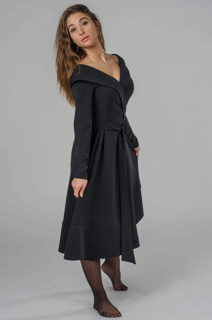 Czarna elegancka kopertowa sukienka midi S28 - DANNY