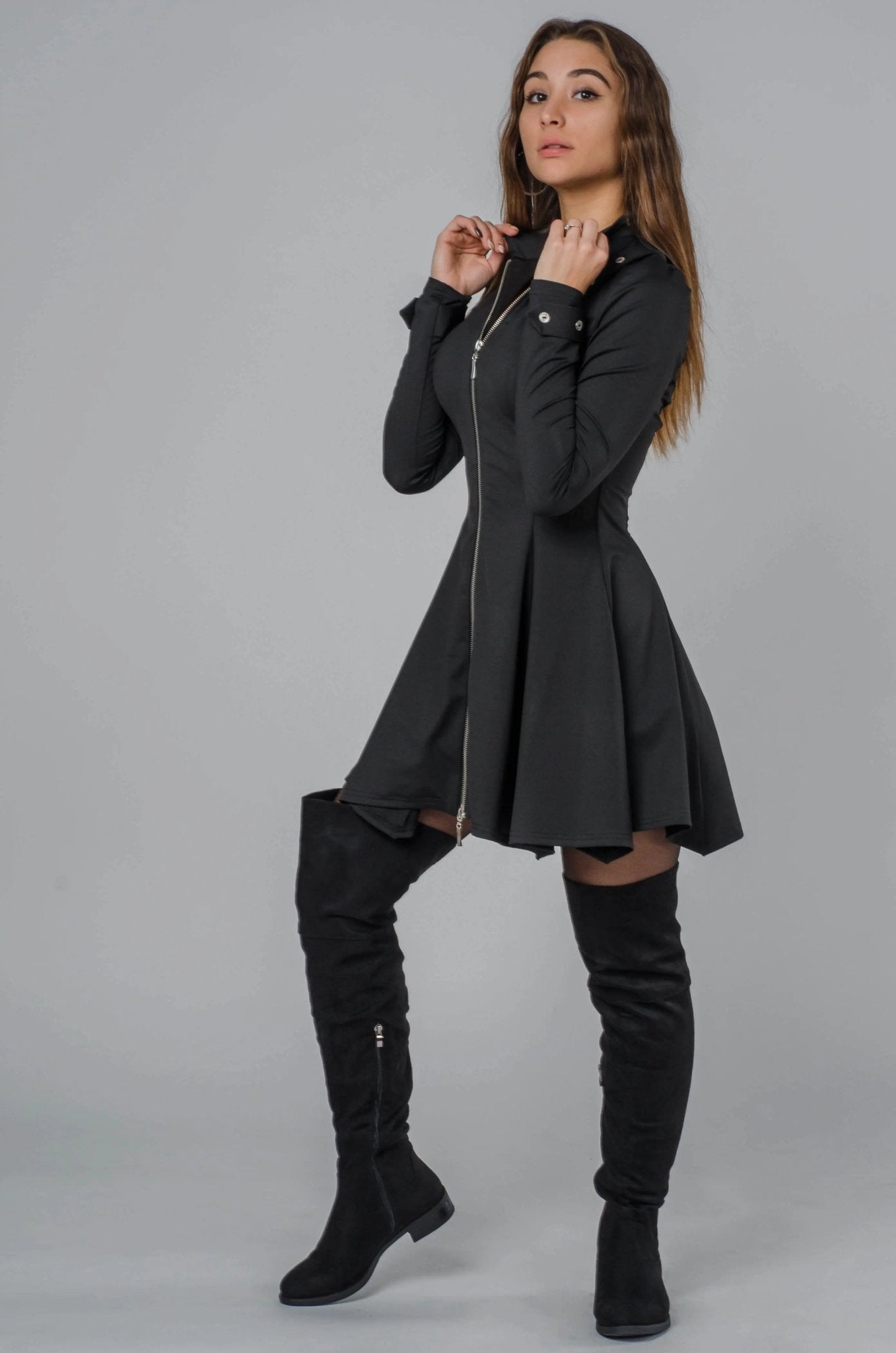 Czarna sukienka z błyszczącym zamkiem S24 - DANNY