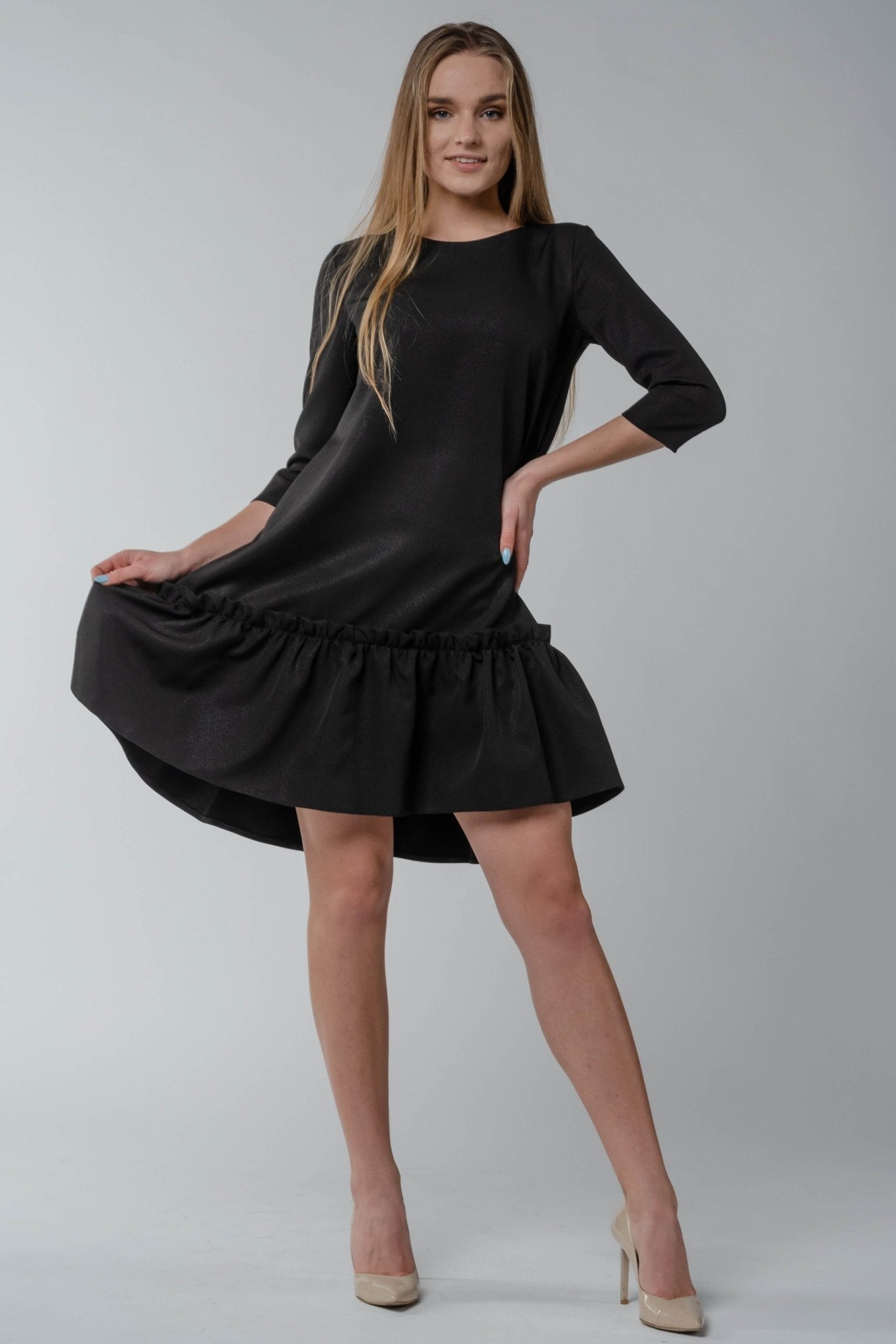 Czarna trapezowa sukienka litera A z falbaną S50 - DANNY