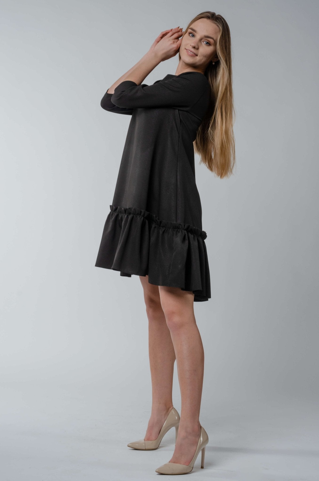 Czarna trapezowa sukienka litera A z falbaną S50 - DANNY