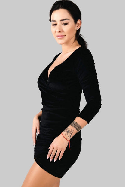 Czarna welurowa mini sukienka z kopertowym dekoltem S94 - DANNY