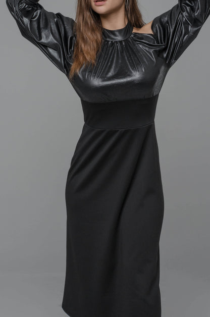 Czarna długa dopasowana sukienka z odkrytymi ramionami S42
