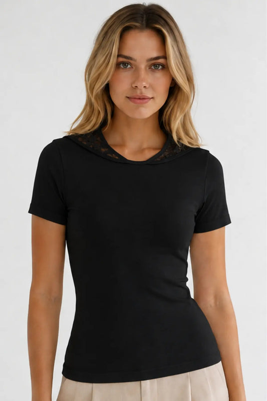 Koszulka damska czarna Slim Fit z koronkowym kapturem DANNY – przód