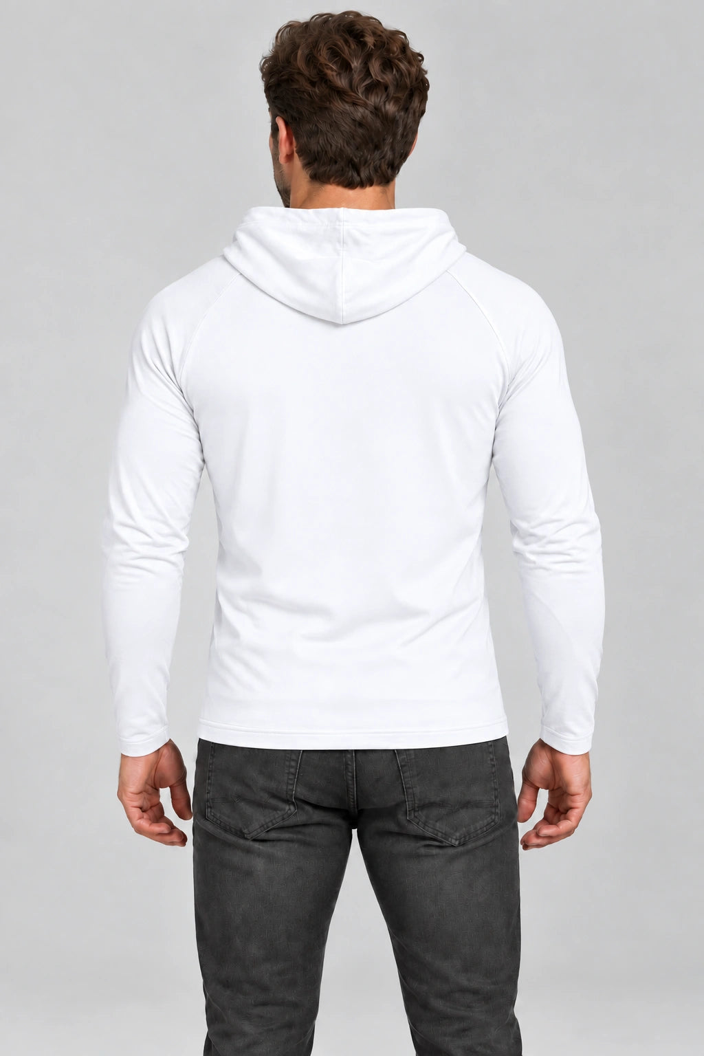 Tył białego longsleeve DANNY z kapturem
