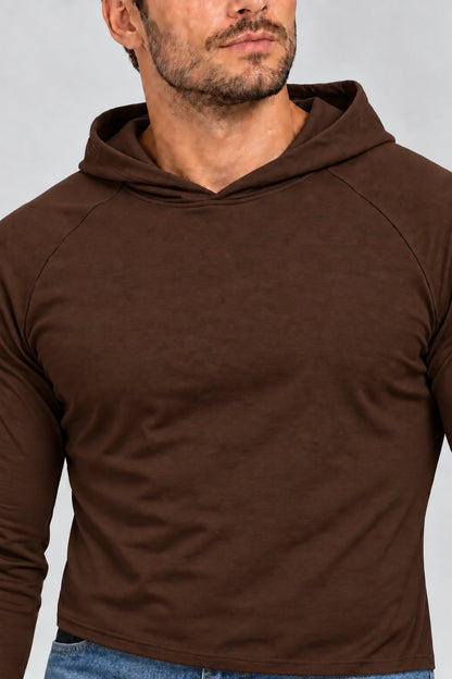 DANNY brązowy longsleeve męski z kapturem – detal kaptura i rękawów raglanowych