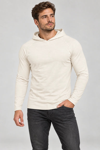 Męski longsleeve DANNY ecru z kapturem – przód na modelu