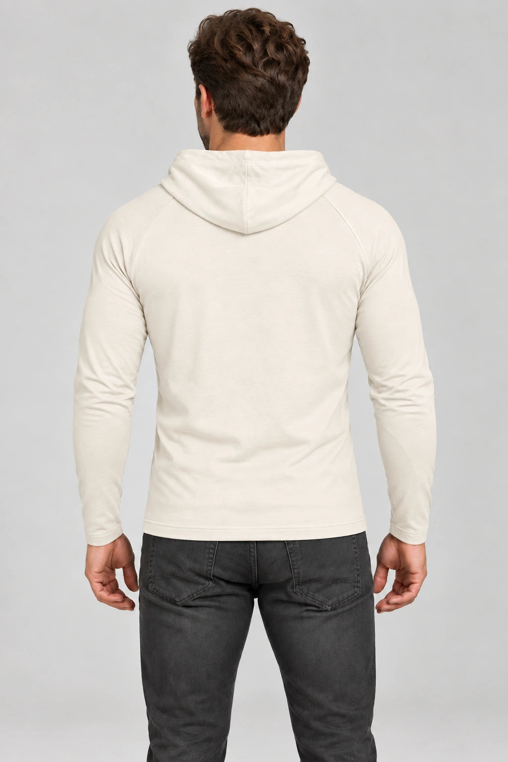 Tył longsleeve DANNY ecru z kapturem i rękawami raglanowymi