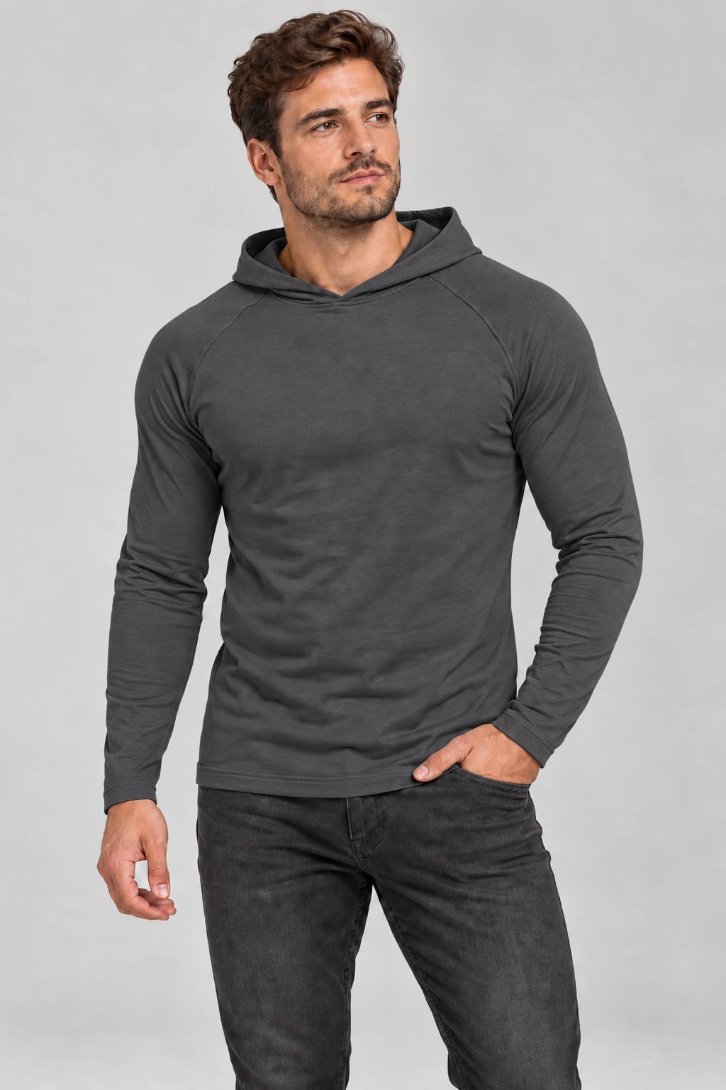 Męski longsleeve DANNY szary grafitowy z kapturem – przód na modelu