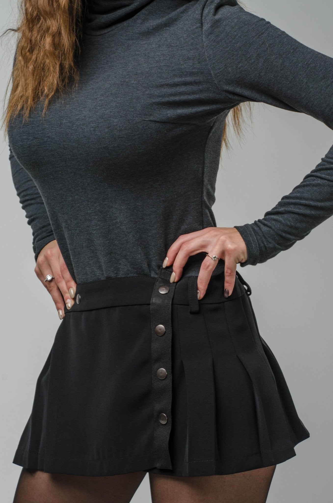 Spódnica mini z zakładkami czarna S6 - DANNY