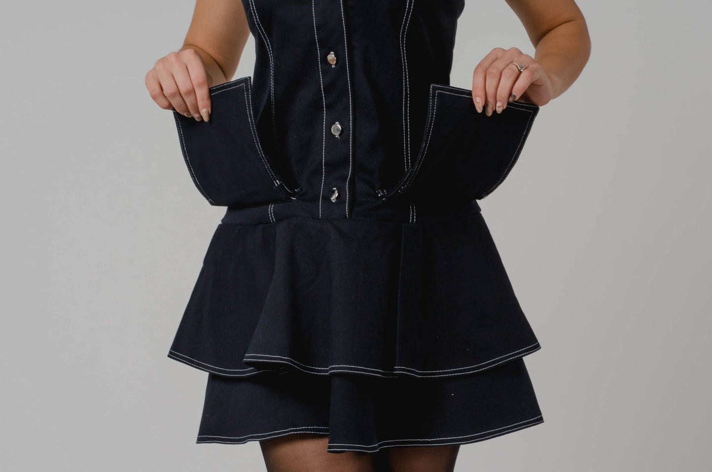 Sukienka bez rękawów z podwójnymi szwami S73 - DANNY