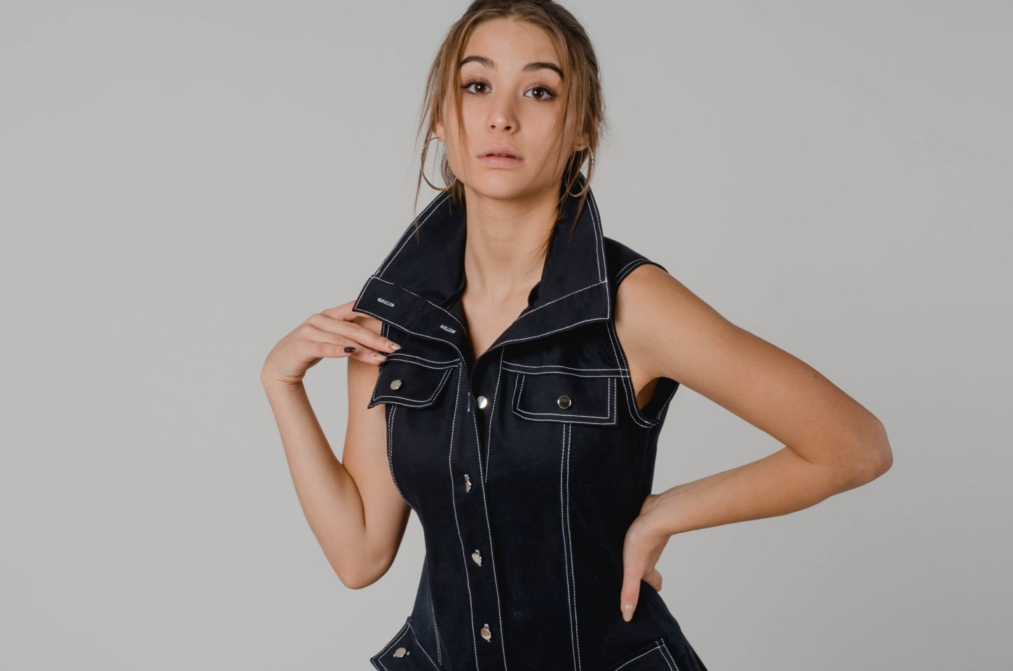 Sukienka bez rękawów z podwójnymi szwami S73 - DANNY