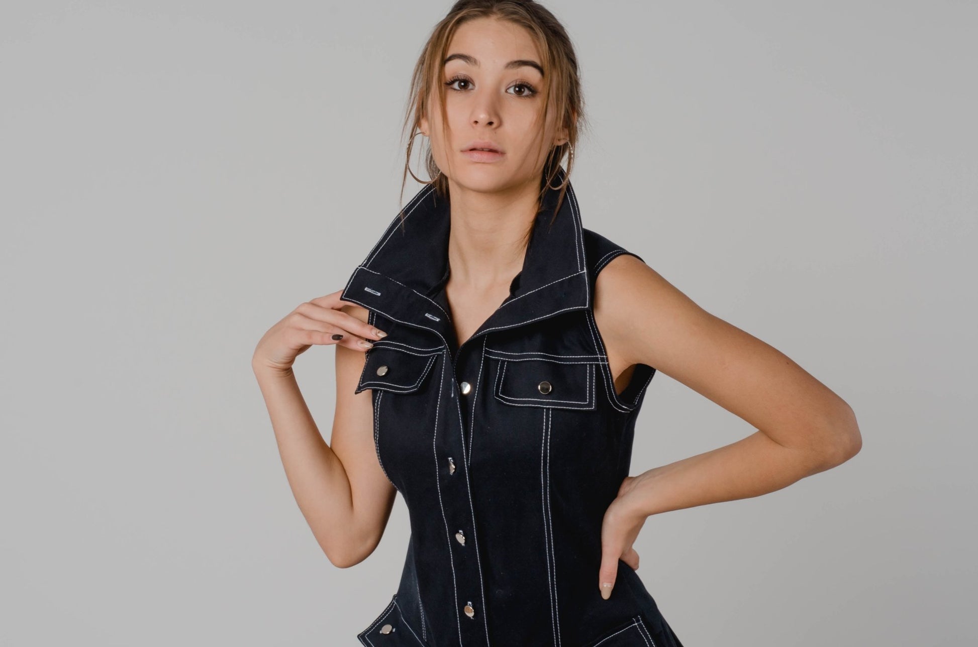 Sukienka bez rękawów z podwójnymi szwami S73 - DANNY