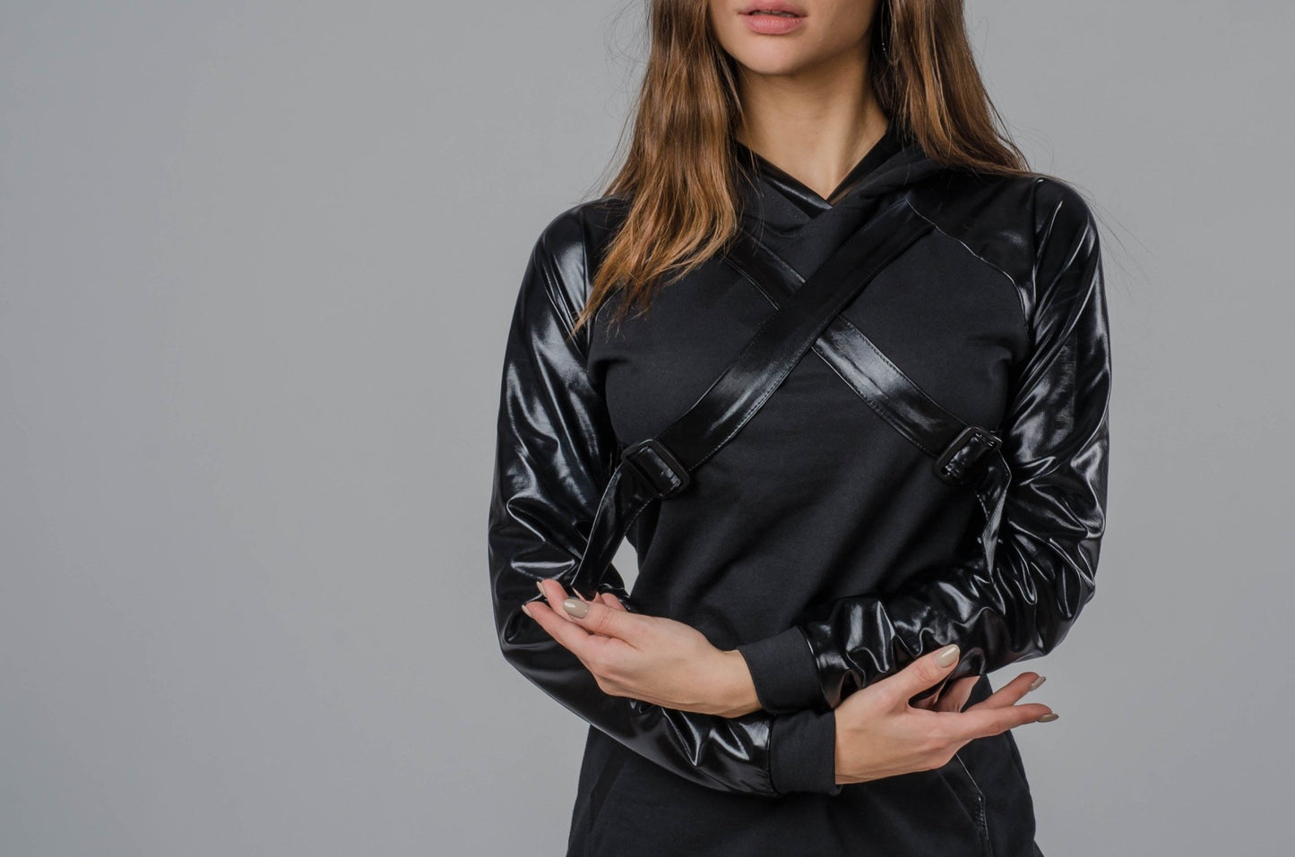 Sukienka czarna ze skórzanymi rękawami S23 - DANNY