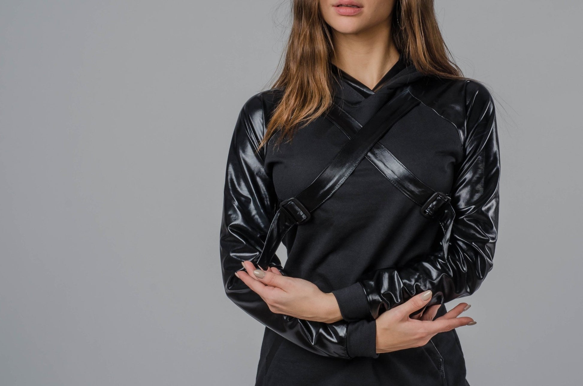 Sukienka czarna ze skórzanymi rękawami S23 - DANNY