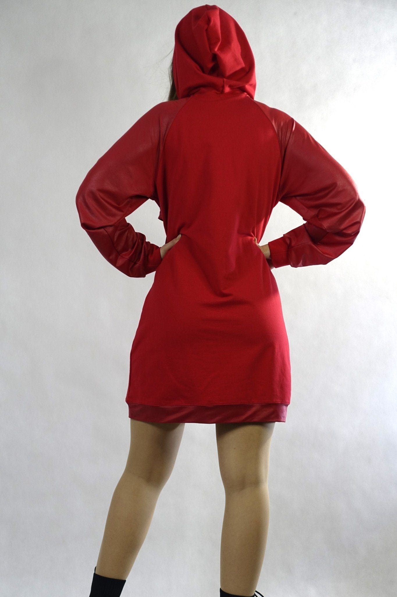 Sukienka czerwona ze skórzanymi rękawami S23 - DANNY