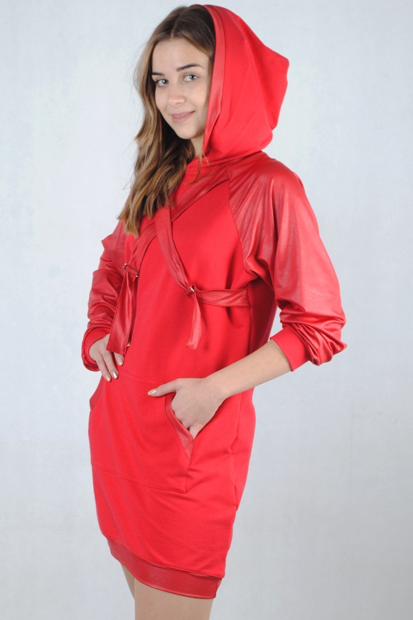 Sukienka czerwona ze skórzanymi rękawami S23 - DANNY