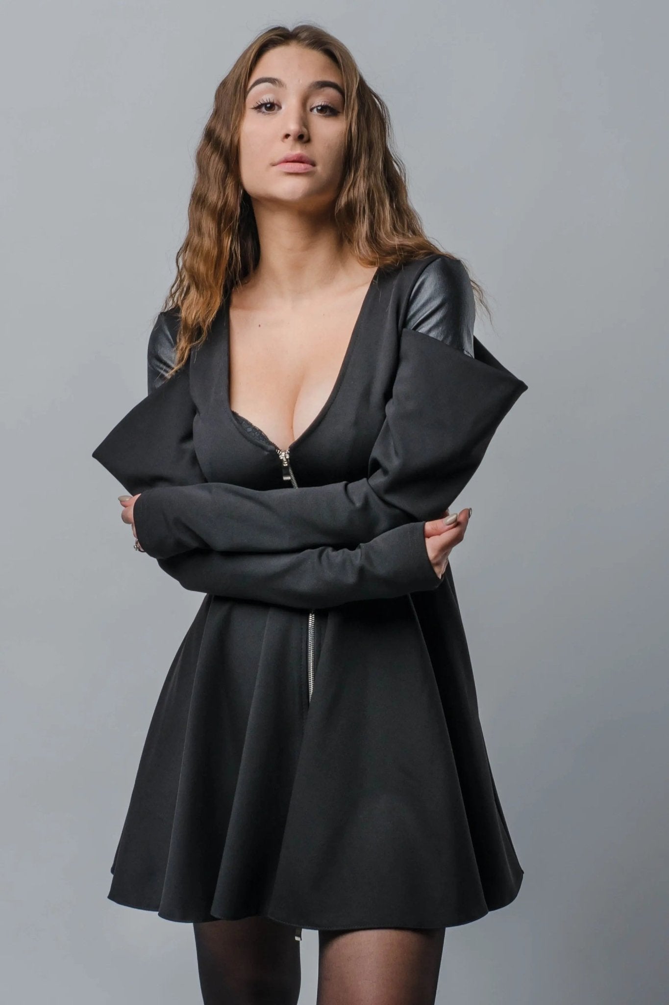 Sukienka dopasowana czarna ze skórą S1 - DANNY