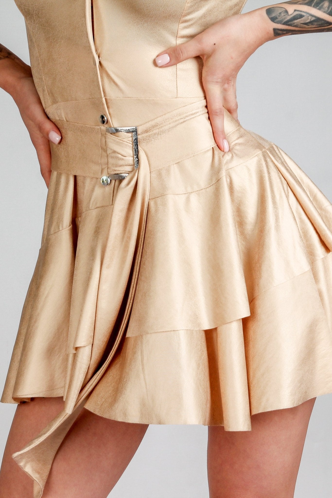 Sukienka rozkloszowana mini złota S25 - DANNY