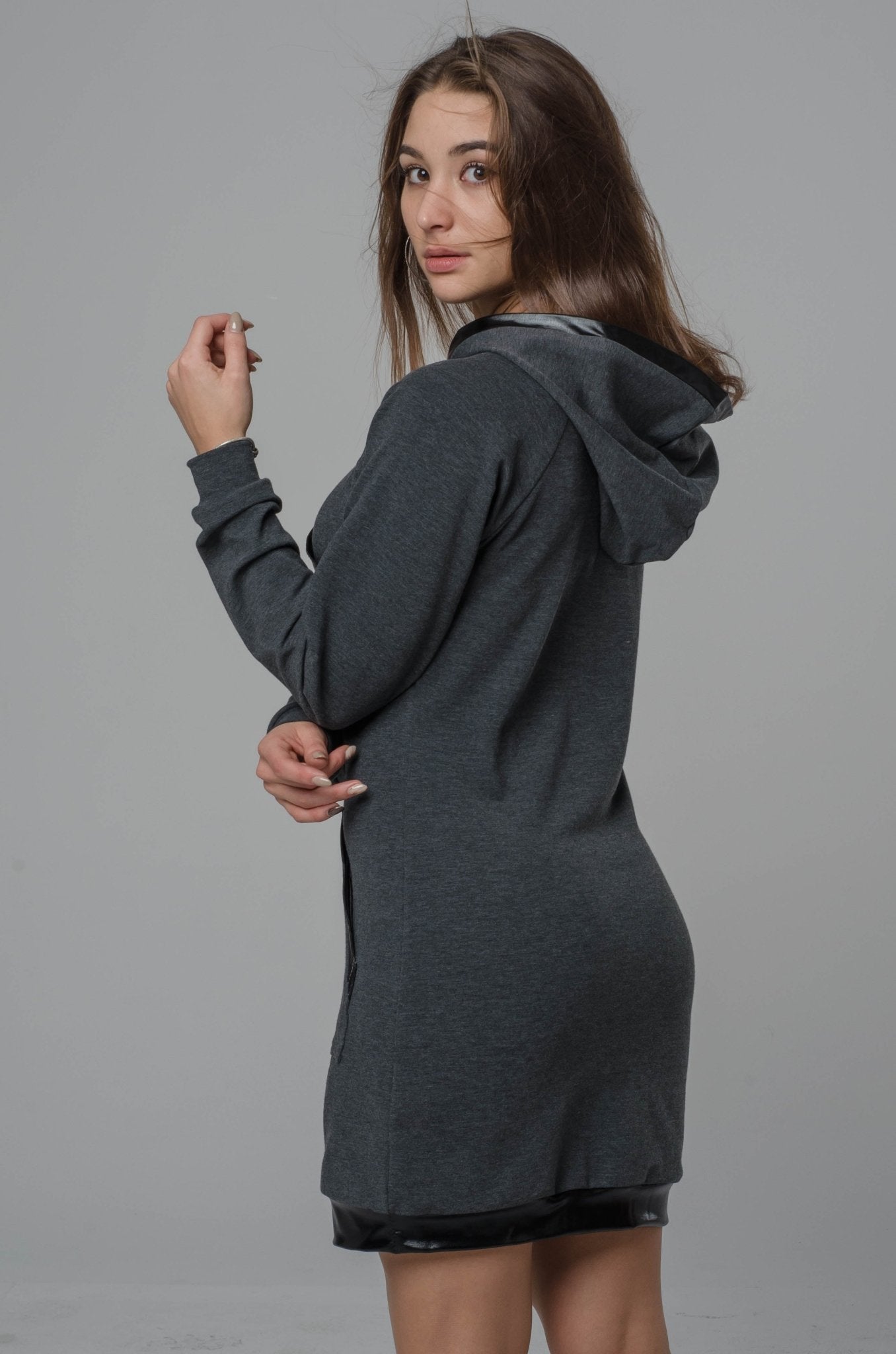 Sukienka szara ze skórzanymi rękawami S23 - DANNY