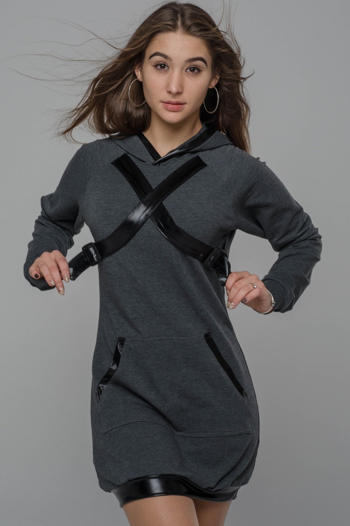 Sukienka szara ze skórzanymi rękawami S23 - DANNY