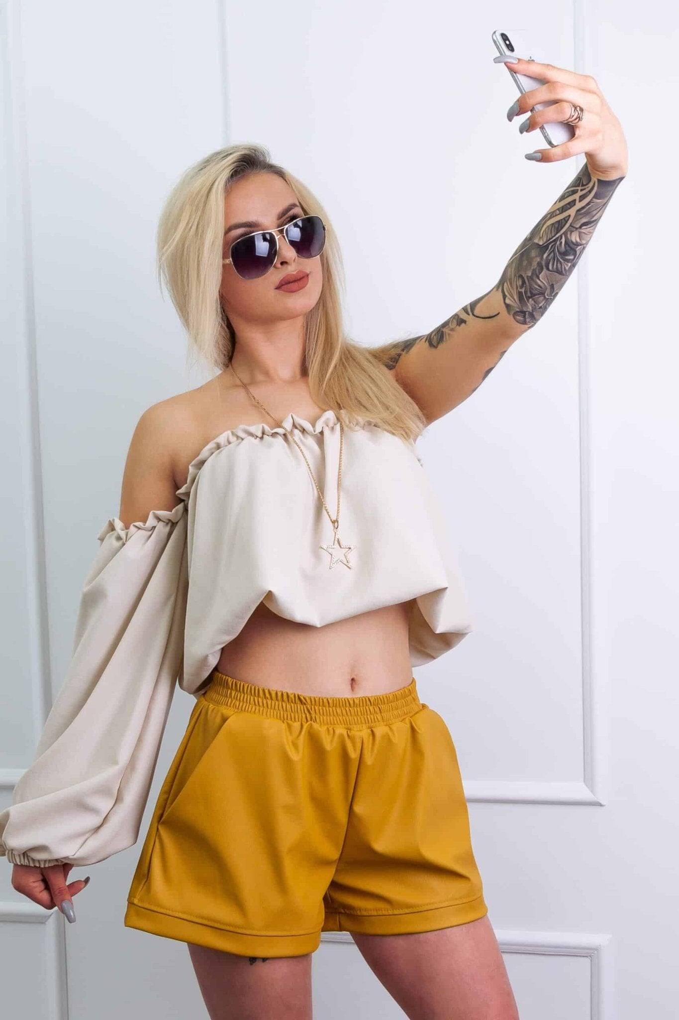 Szorty z ekoskóry żółte S88 - DANNY