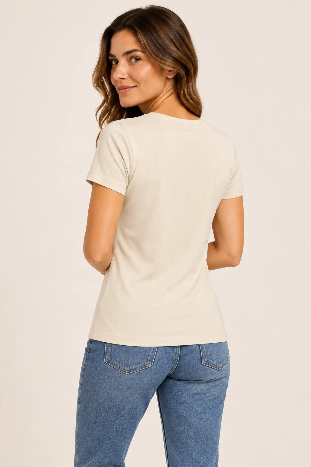 T-shirt damski Slim Fit ecru – widok z tyłu