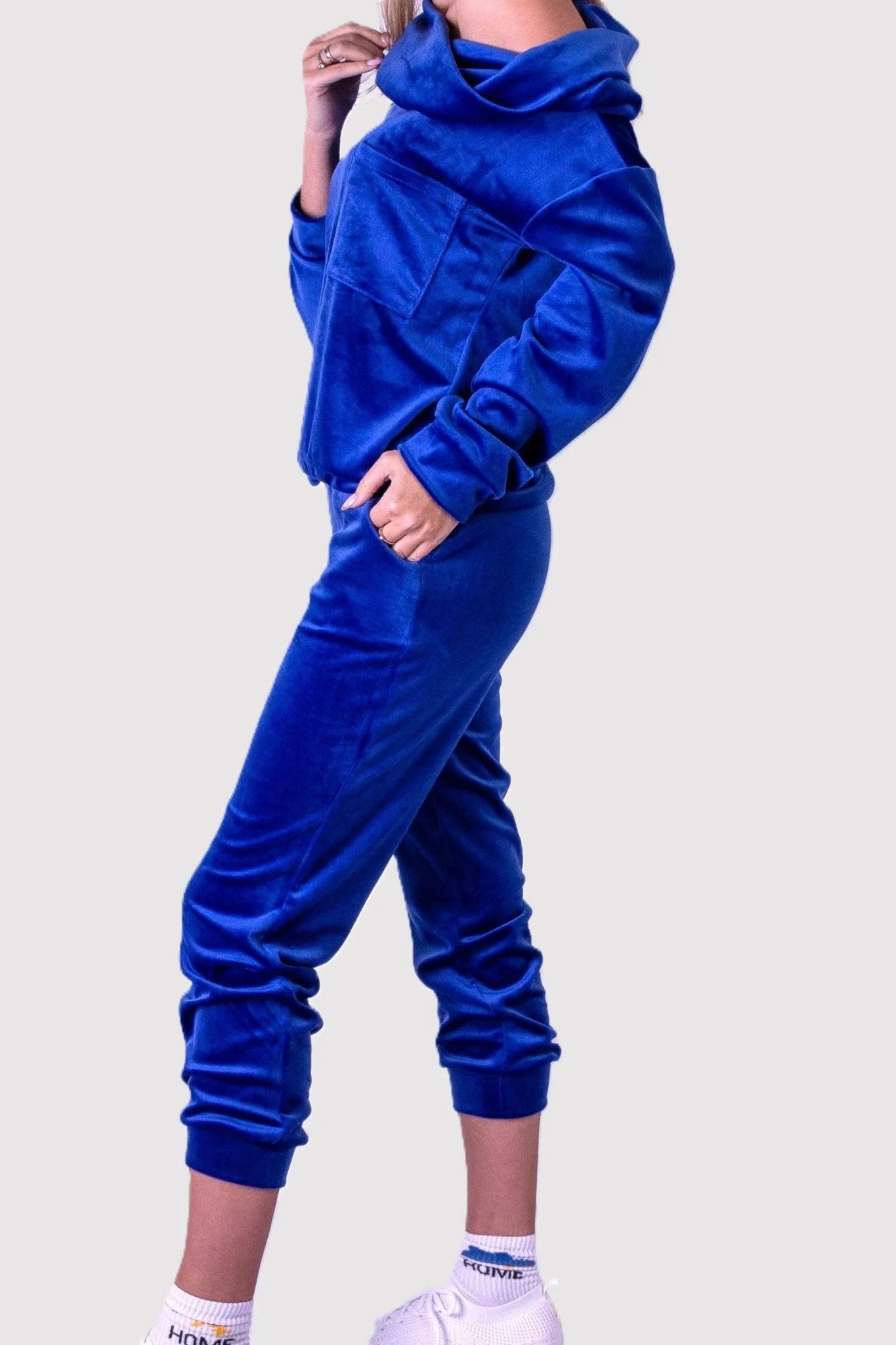 Welurowy komplet damski z kominkiem chabrowy S54 - DANNY