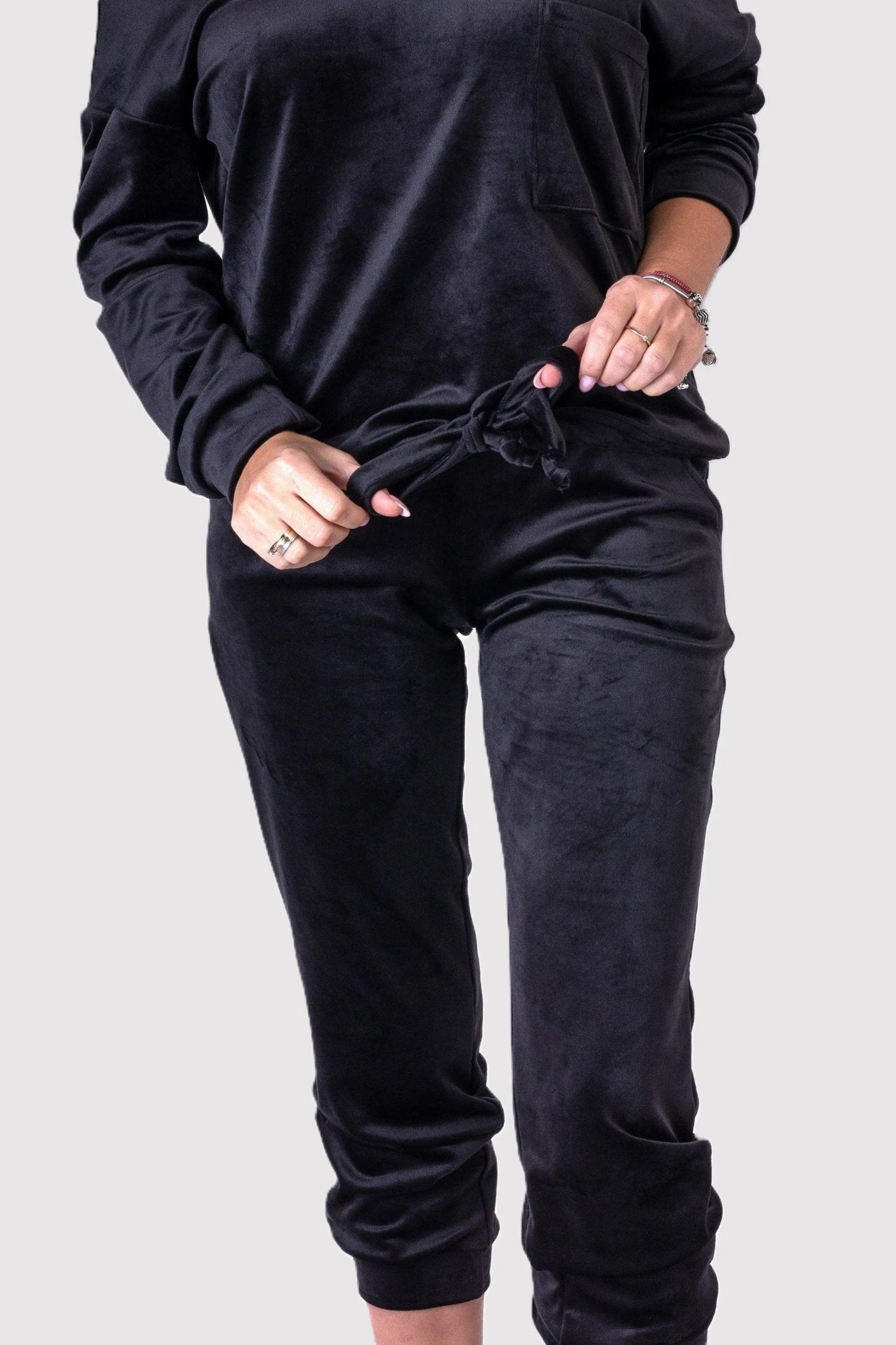 Welurowy komplet damski z kominkiem czarny S54 - DANNY