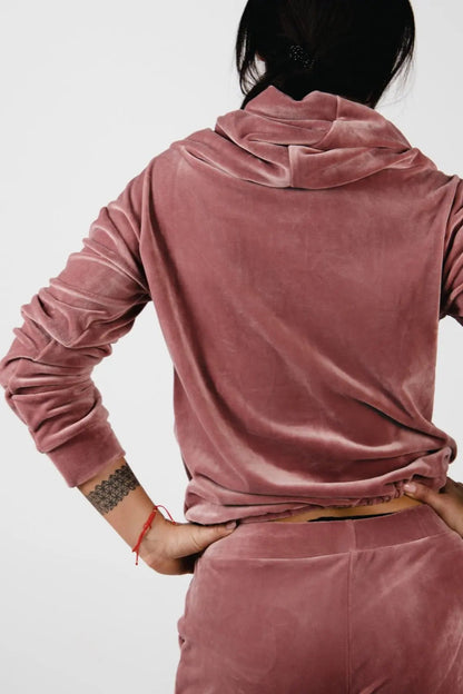 Welurowy komplet damski z kominkiem różowy S54 - DANNY