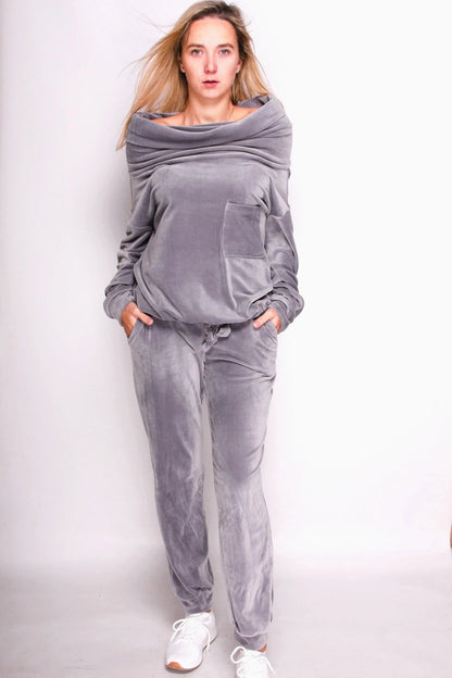 Welurowy komplet damski z kominkiem szary S54 - DANNY